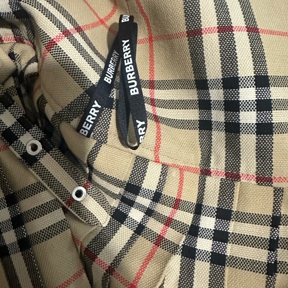 Authentic Burberry mini skirt - Picture 3 of 3